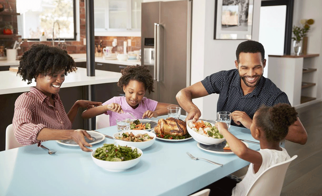Les repas en famille : un rituel sous-estimé pour le cerveau des enfants